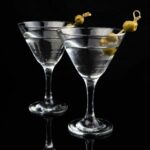 Martini kokteil - pretrepať, nemiešať
